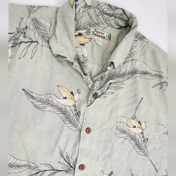 Tommy Bahama Hawaiian Print Button Down Shirt 100% Silk. - Picture 2 of 7